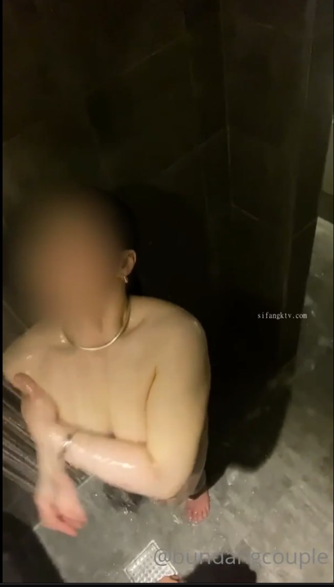 工地的人妻 中國人妻偷偷投入年輕男子的懷抱，禁忌的純愛